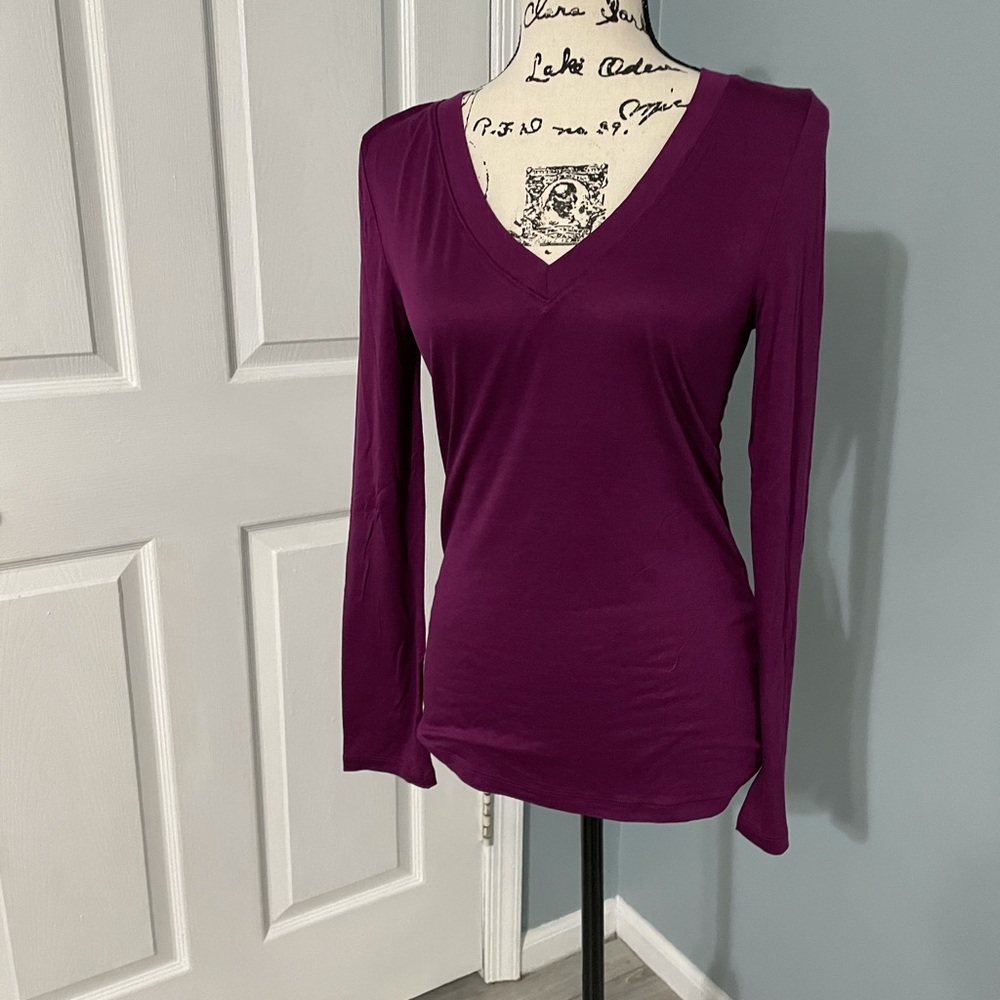 Long sleeve light weight fitted tee size Med